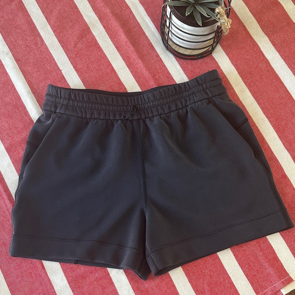 Lululemon Women's Softstreme High-Rise Black Shorts US8